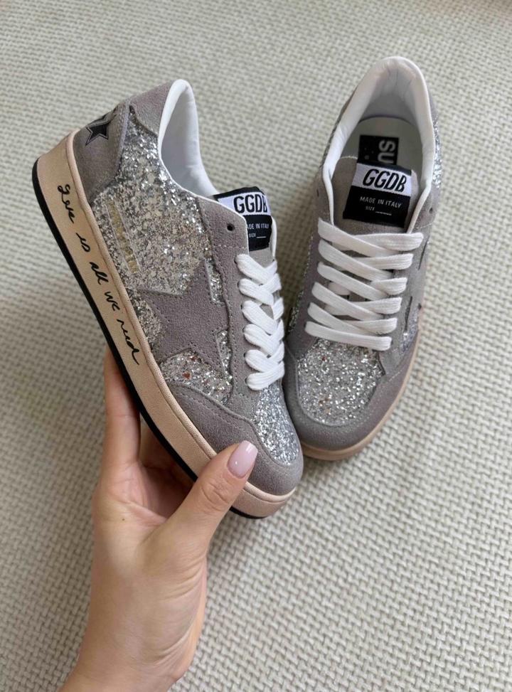 модные кроссовки