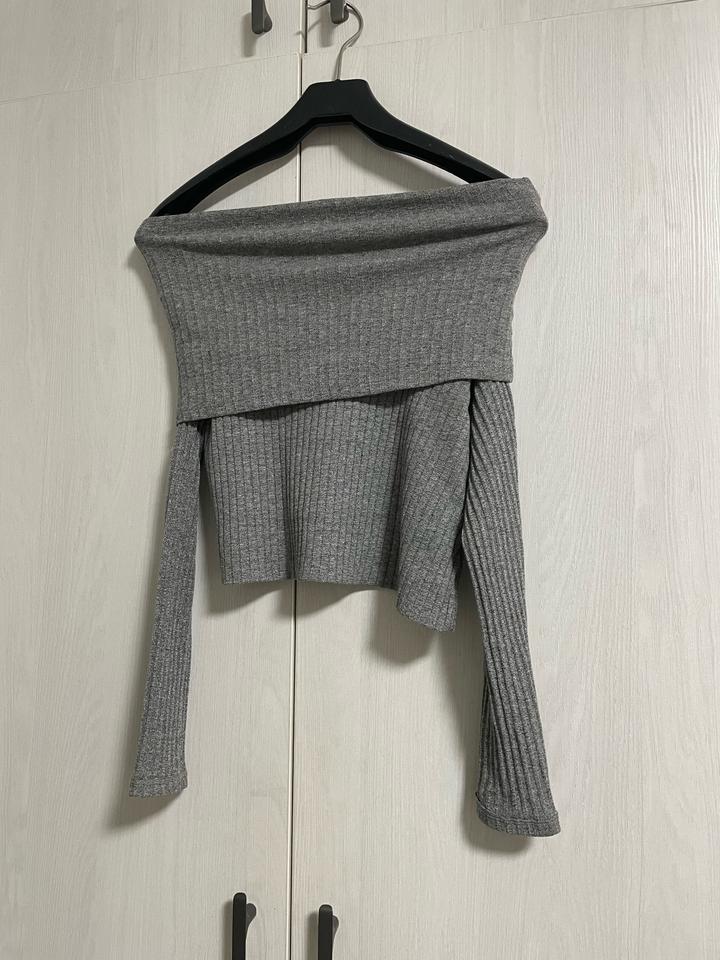 котфта с открытыми плечами