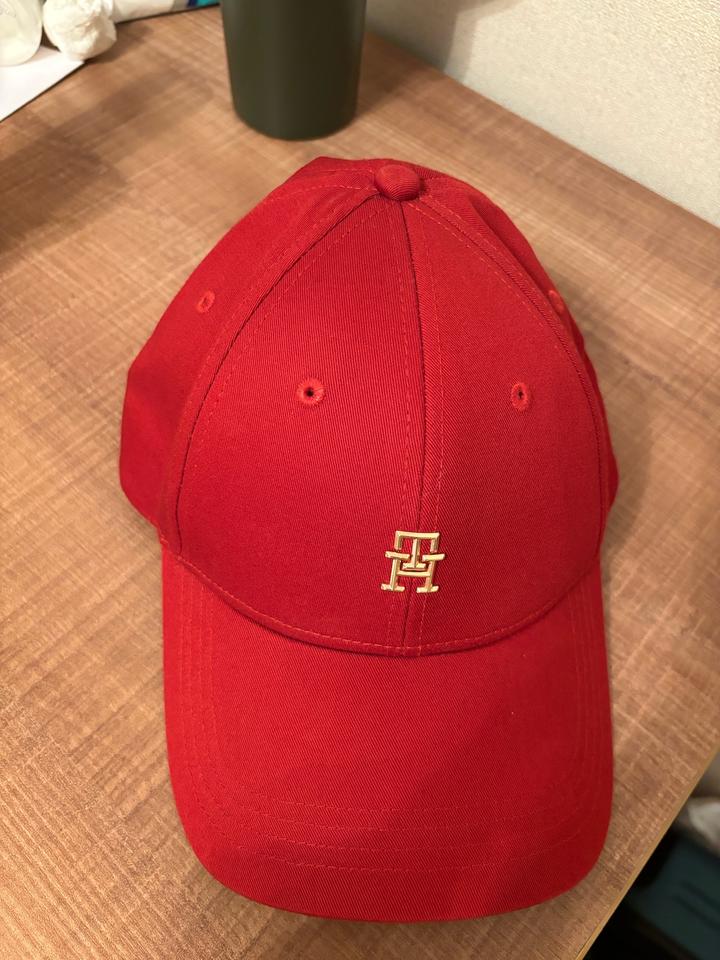 Tommy Hilfiger красная кепка (оригинал)