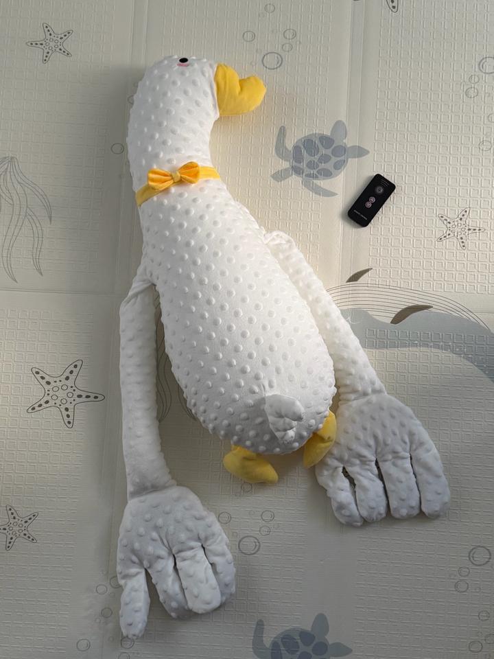 Игрушка гусь обнимусь
