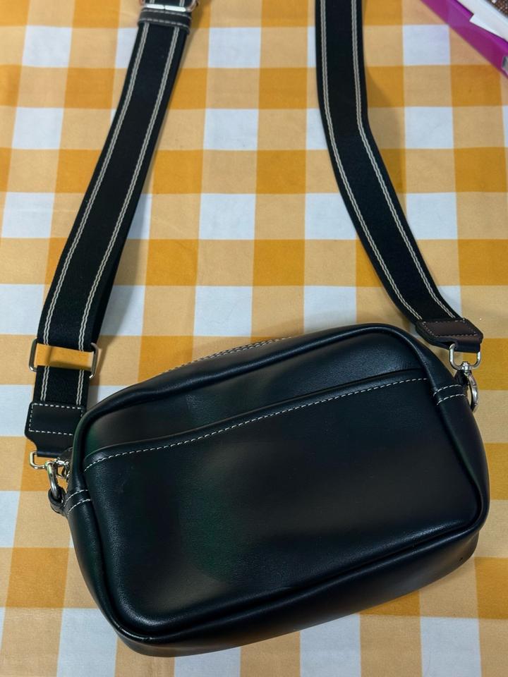 Вместительная сумочка/барсетка через плечо