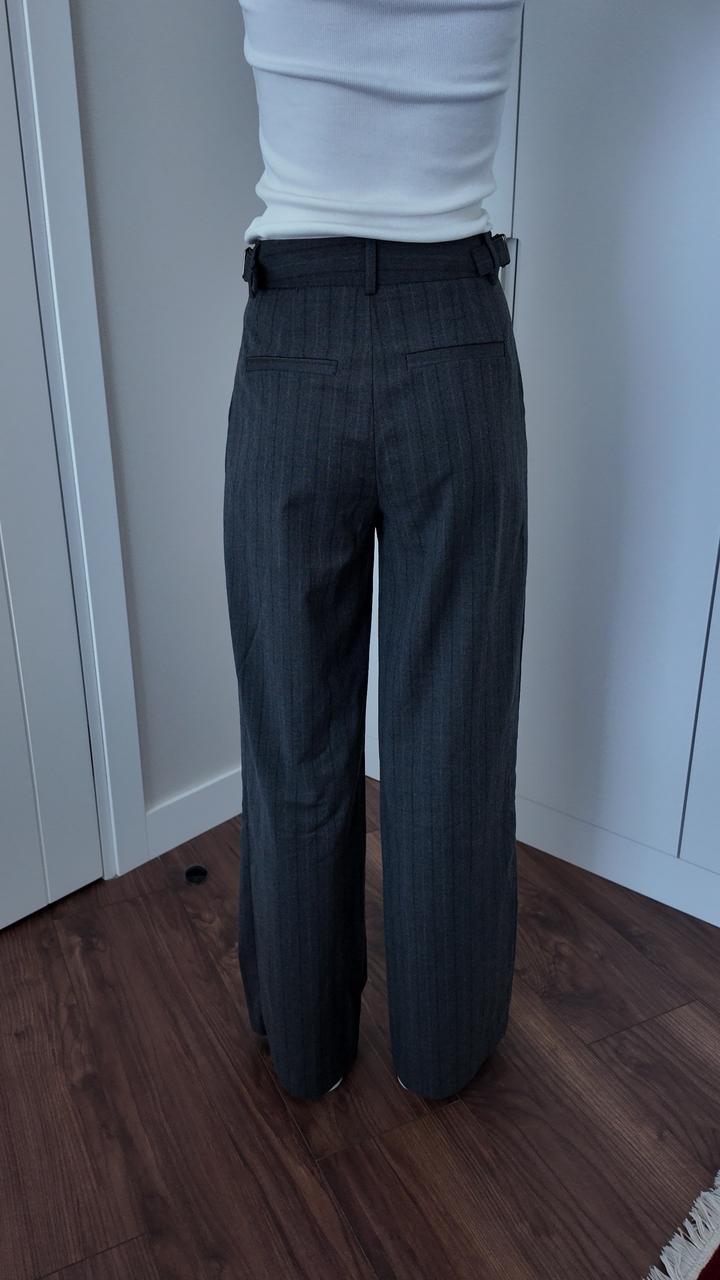 Серые штаны Stradivarius