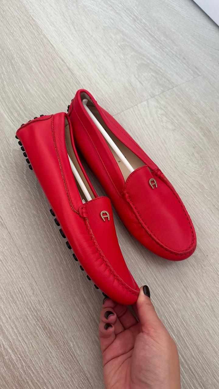 Мокасины красные Aigner