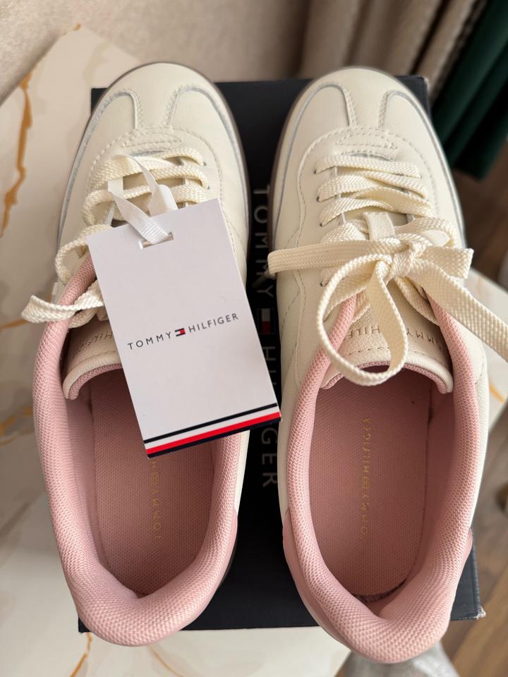 Tommy Hilfiger