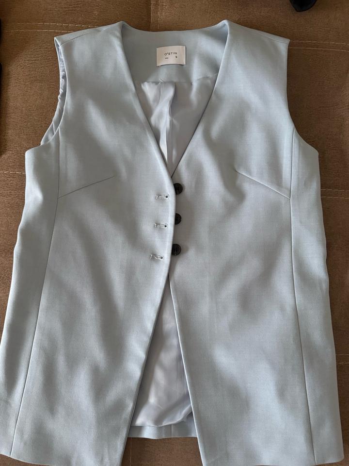 Продам жилет Ostin