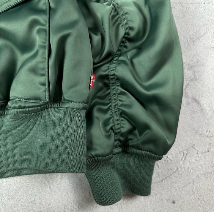 Бомбер Levi’s