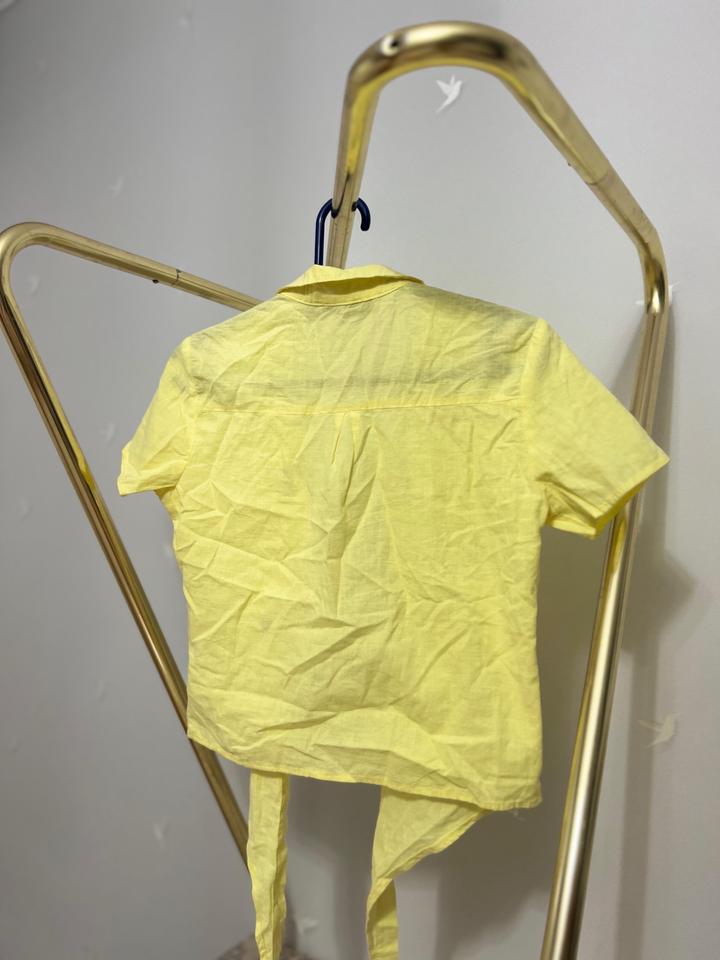 Желтая рубашка