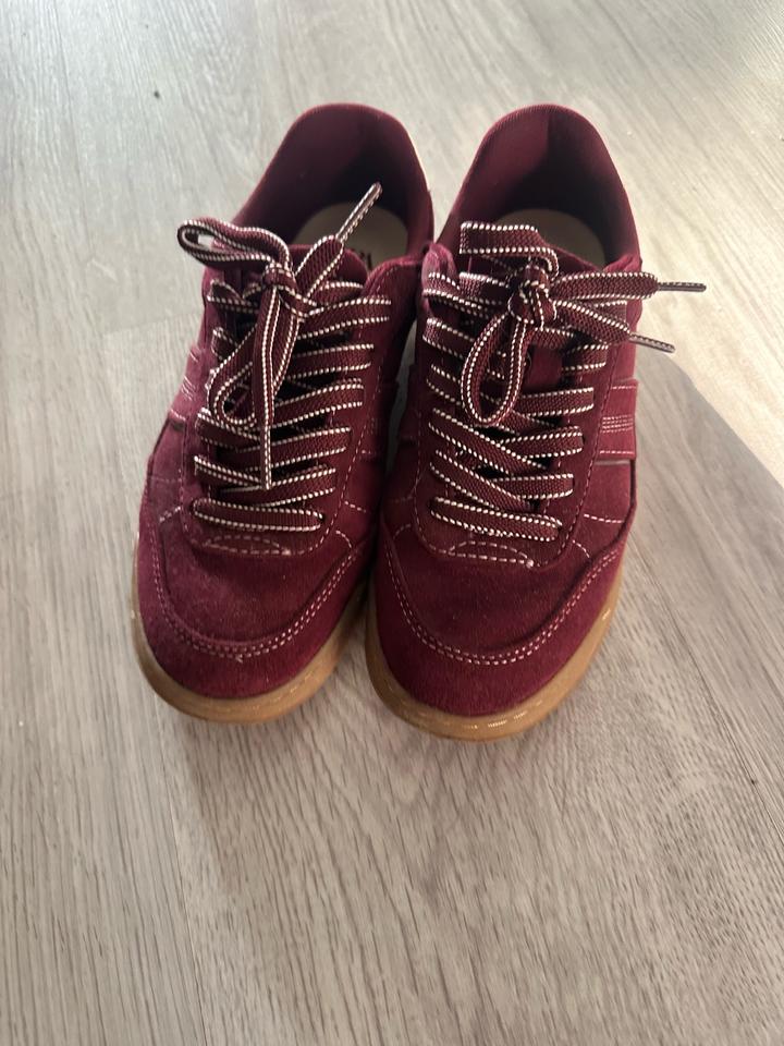 Новые кроссовки Зара