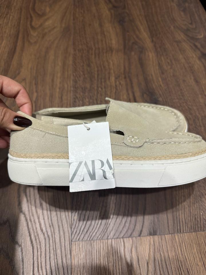 Бежевые замшевые лоферы