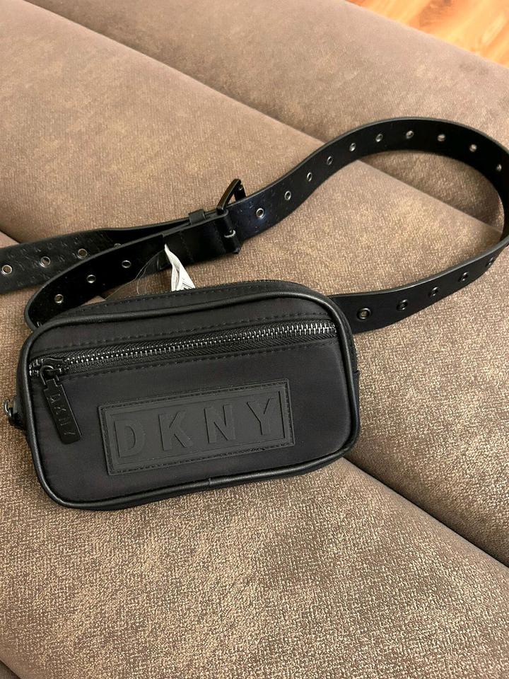 сумка с ремнем от DKNY