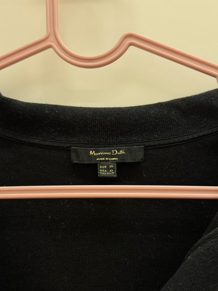 черный джемпер в стиле поло Massimo Dutti