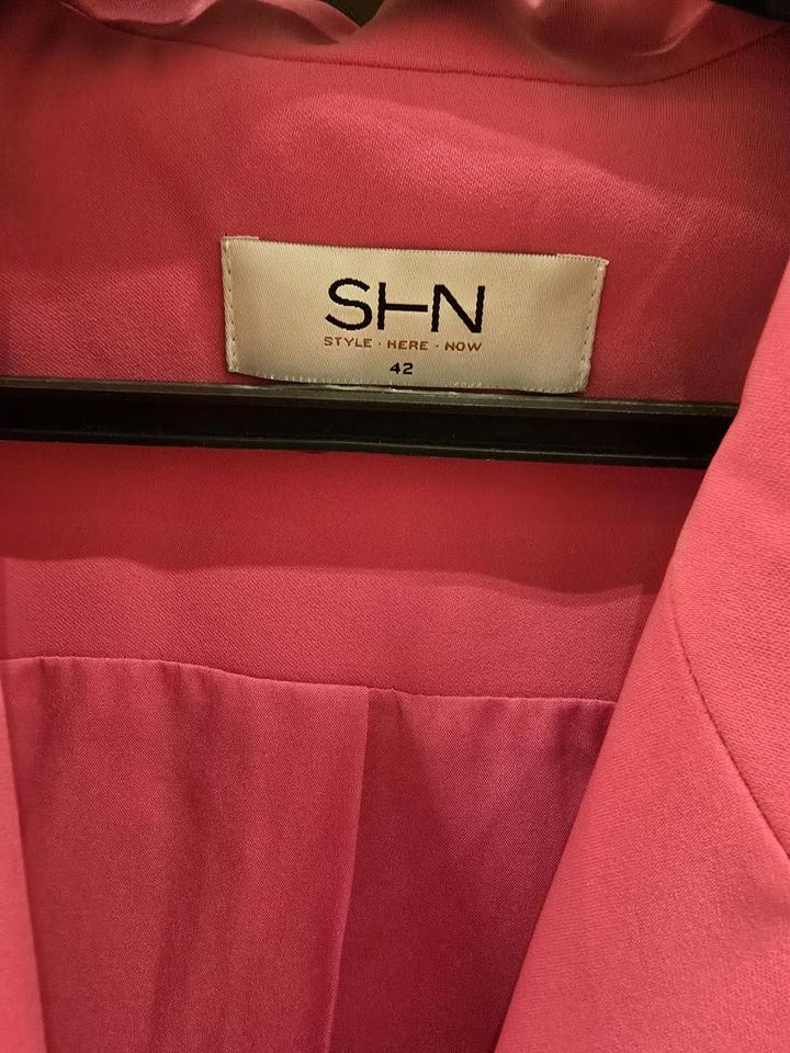 Двубортный жакет без рукавов