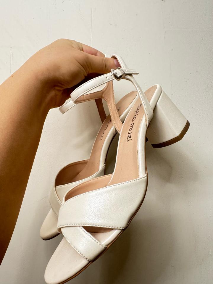 Новые кожаные босоножки