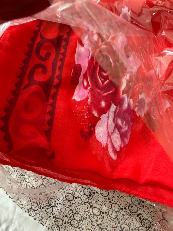 Платок красный 58см на 58см. Разные расцветки