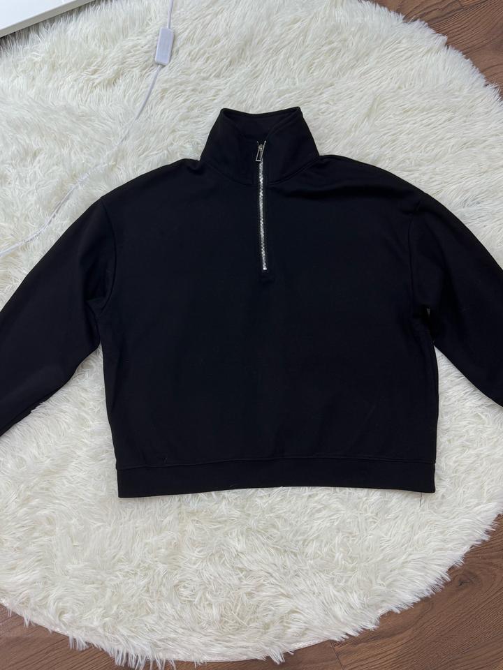 Кофта черная на замке