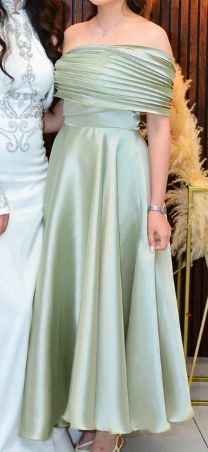 Фисташковое платье