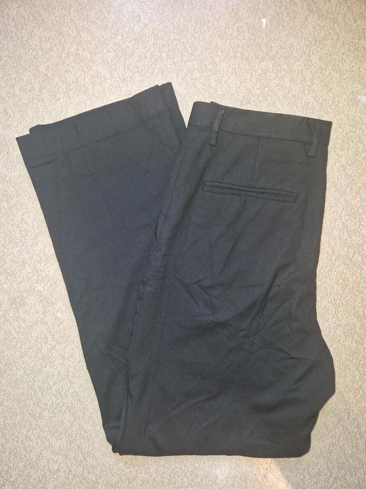 Черные брюки от Zara