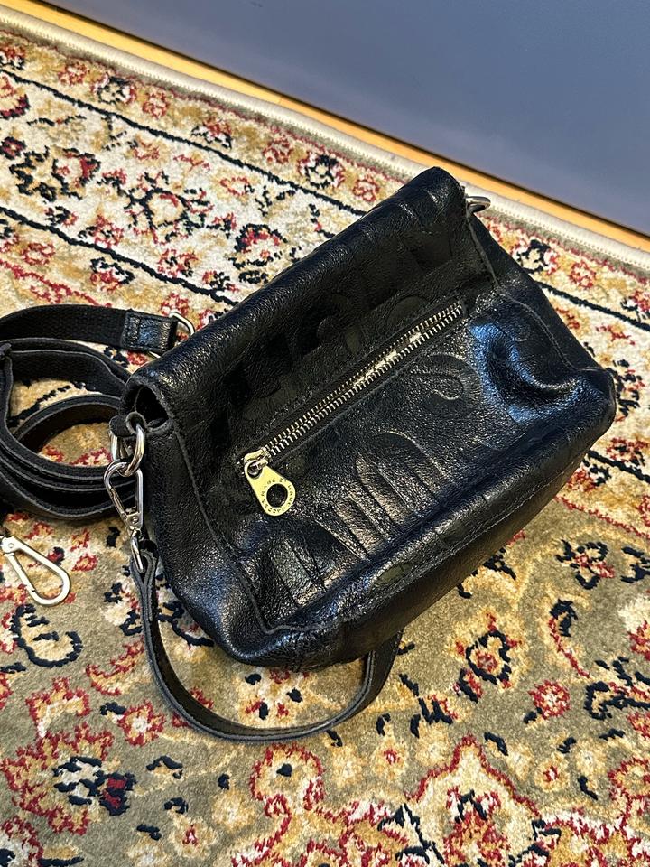 Черная кожаная сумка от Marc Jacobs
