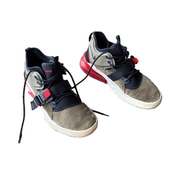 Nike Air Force 270