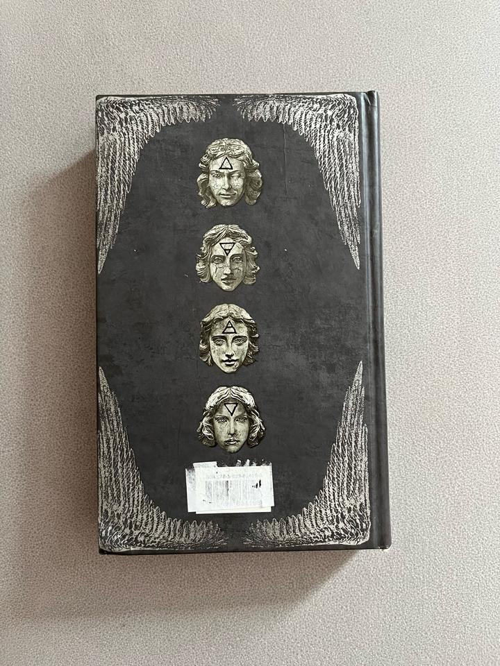 Книга Виктор Пелевин «Железная бездна. Смотритель»