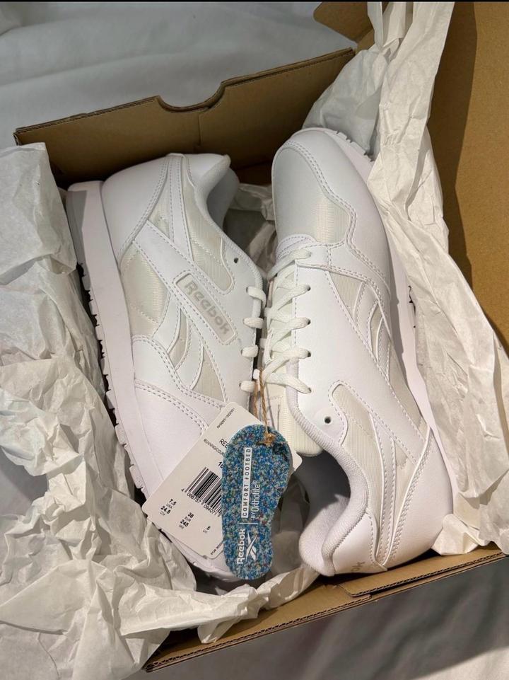 Женские кроссовки Reebok