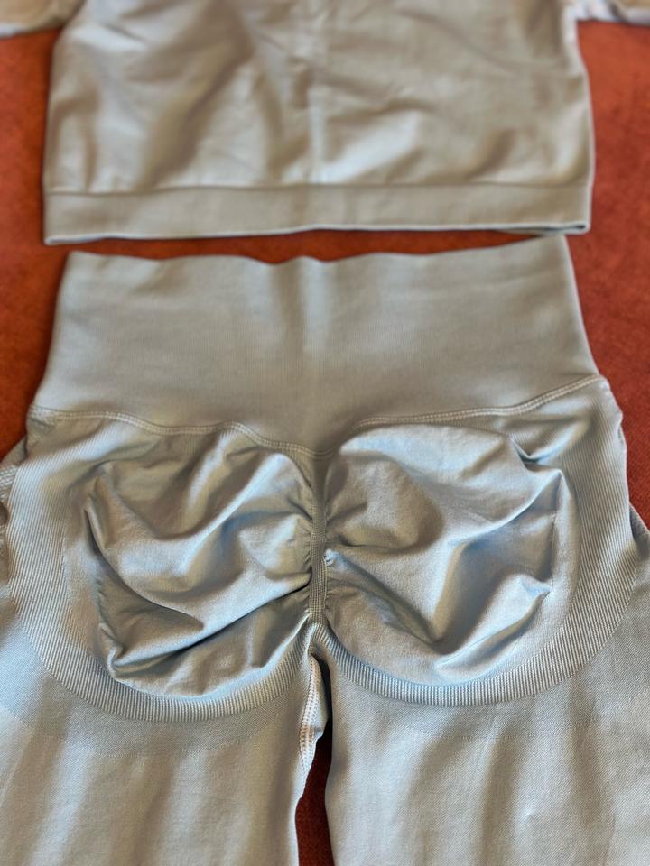 Фитнес костюм push-up новый