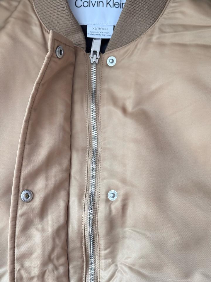 Бомбер Calvin Klein