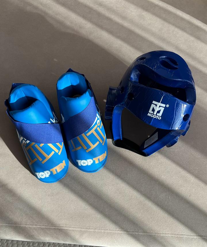 Шлем и щитки для тхэквондо