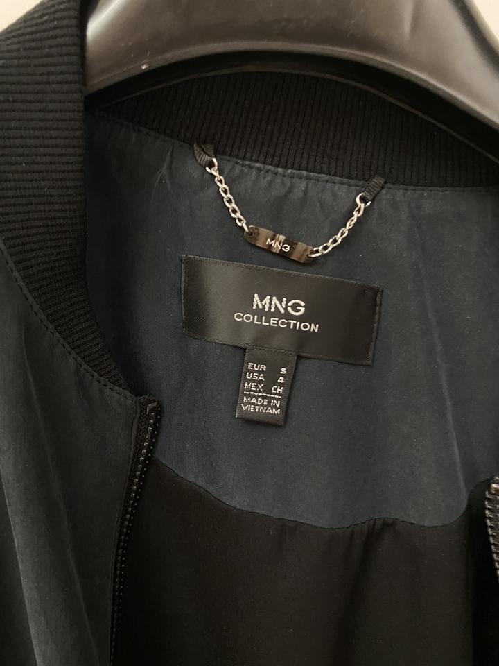 бомбер манго