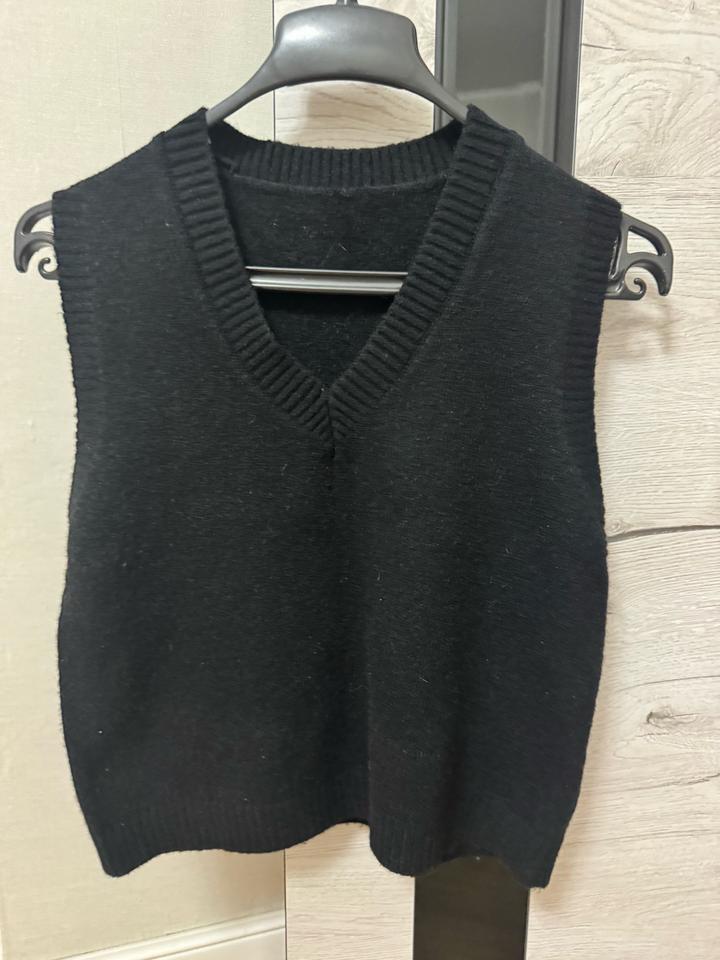 Жилетка черная шерстяная