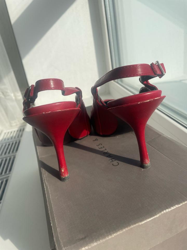 Туфли красные Charles & Keith
