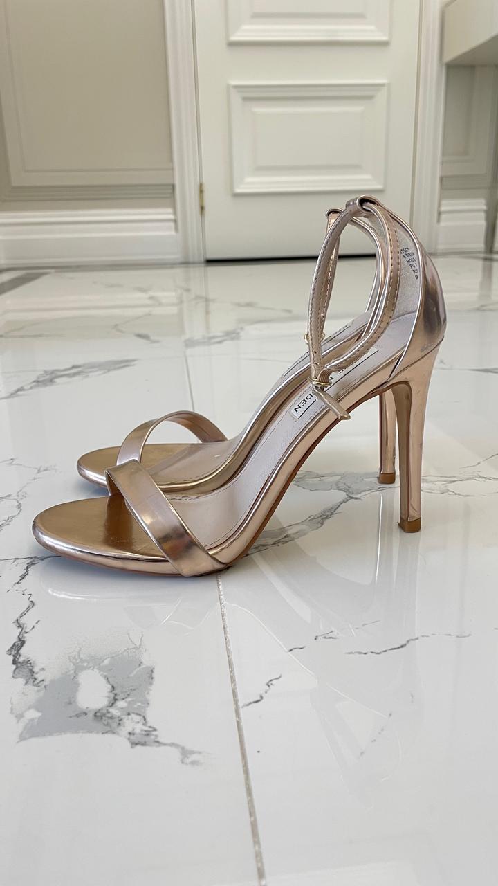 Босоножки на каблуке 1+1