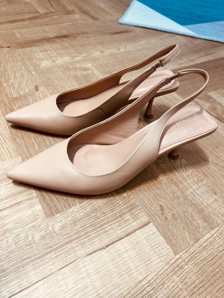 Бежевые босоножки