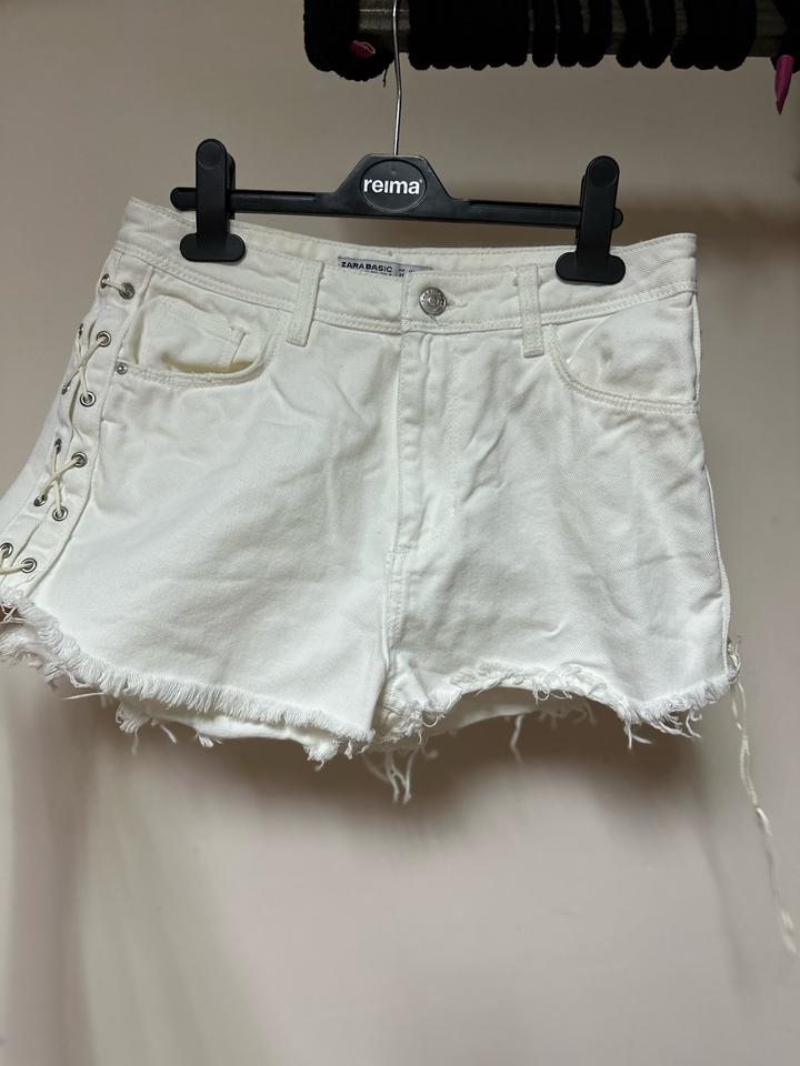 Белые джинсовые шорты Zara