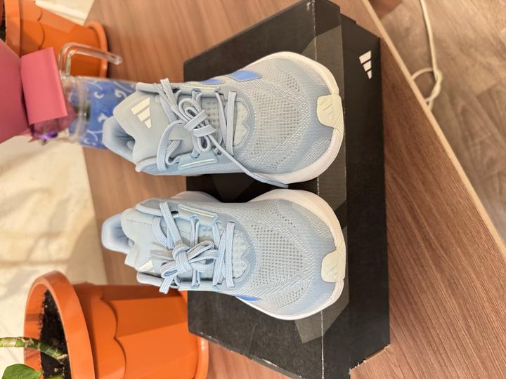 Кроссовки адидас