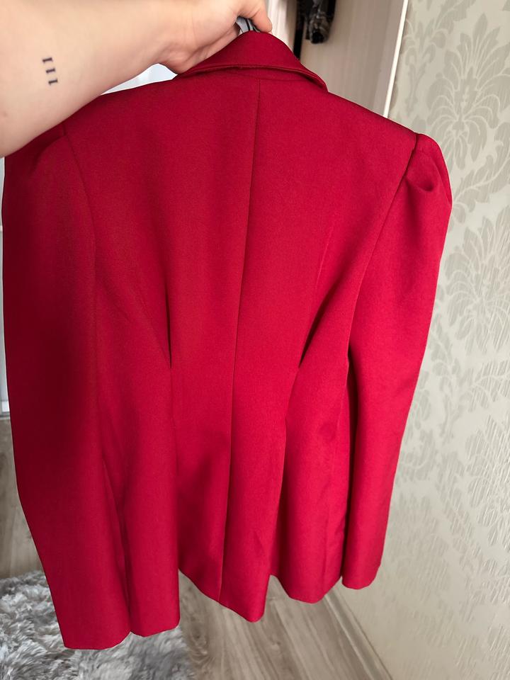 Пиджак красный приталенный