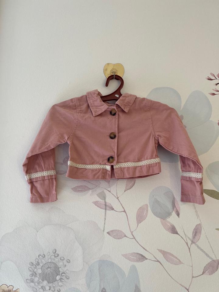 Легкая укороченная курточка