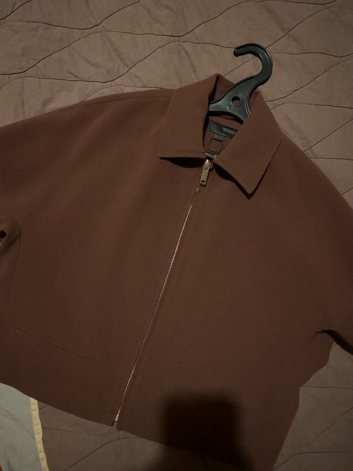 Короткий пиджак Zara.