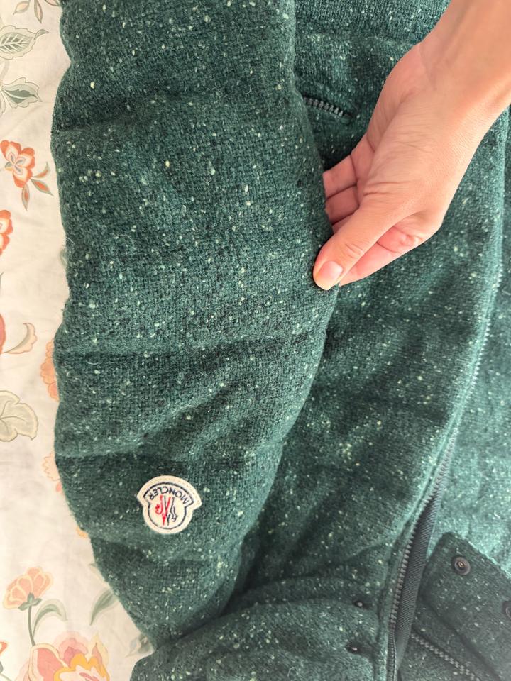Пуховик жен. Moncler, размер xs