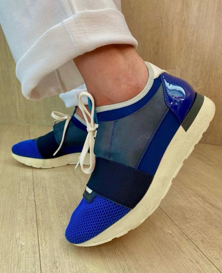 Balenciaga оригинал Размер: 37 Стильные и редкие кроссовки в насыщенном синем