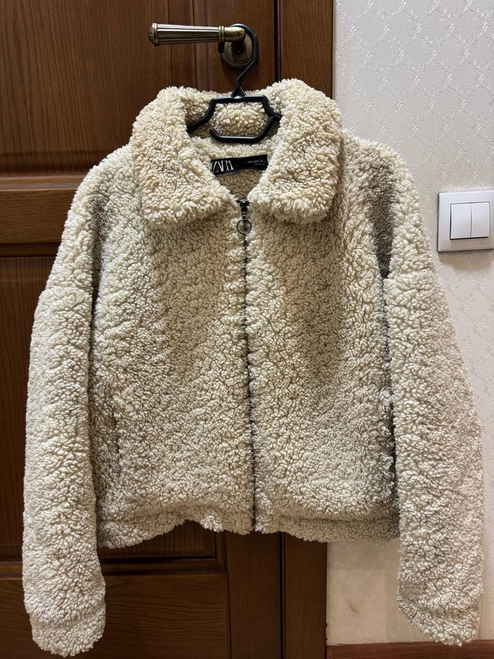 Куртка ZARA плюшевая молочная L