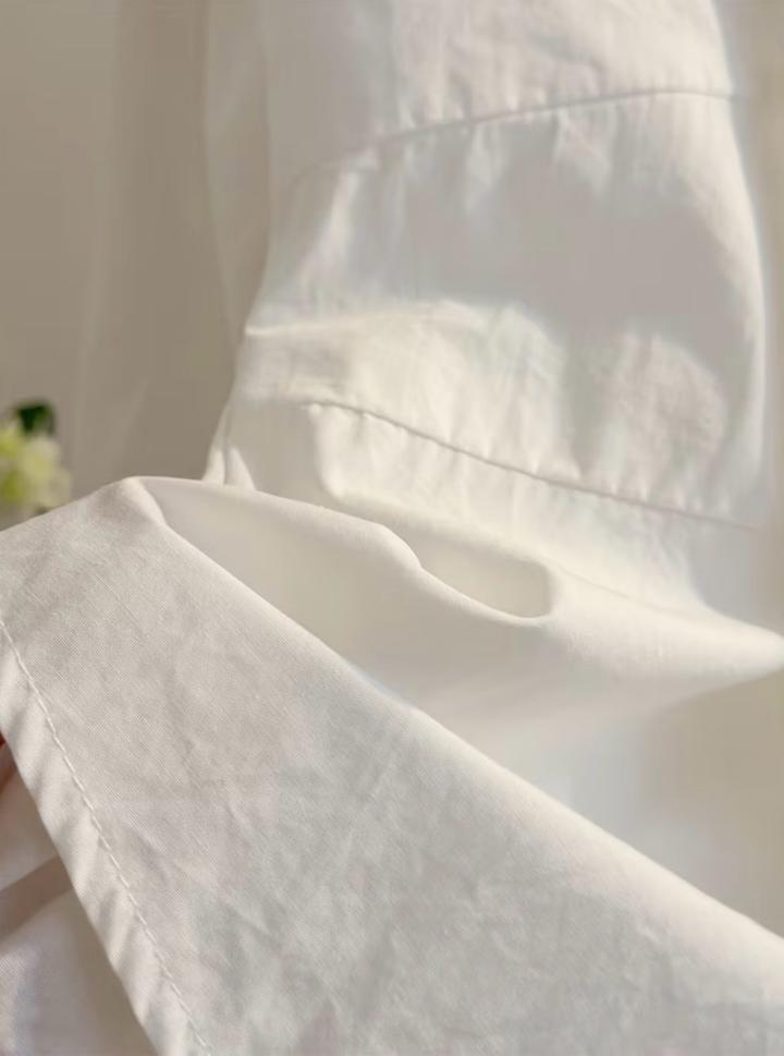 Белая рубашка с длинным рукавом