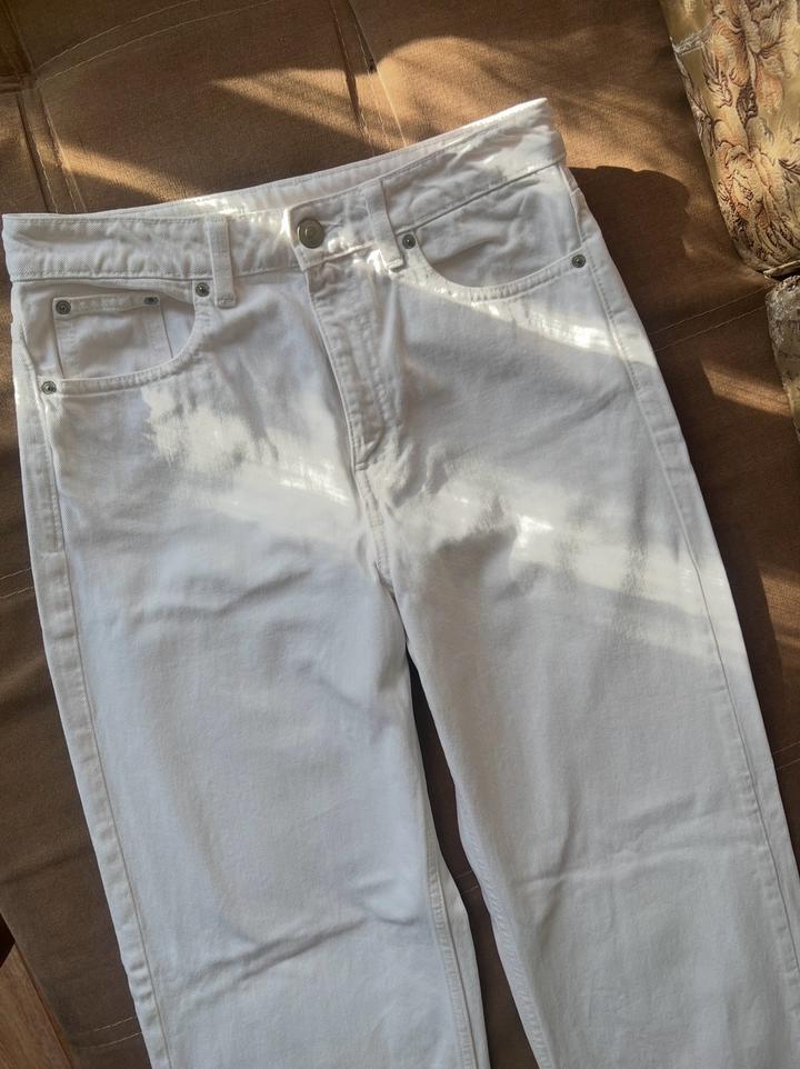 Белые джинсы Zara