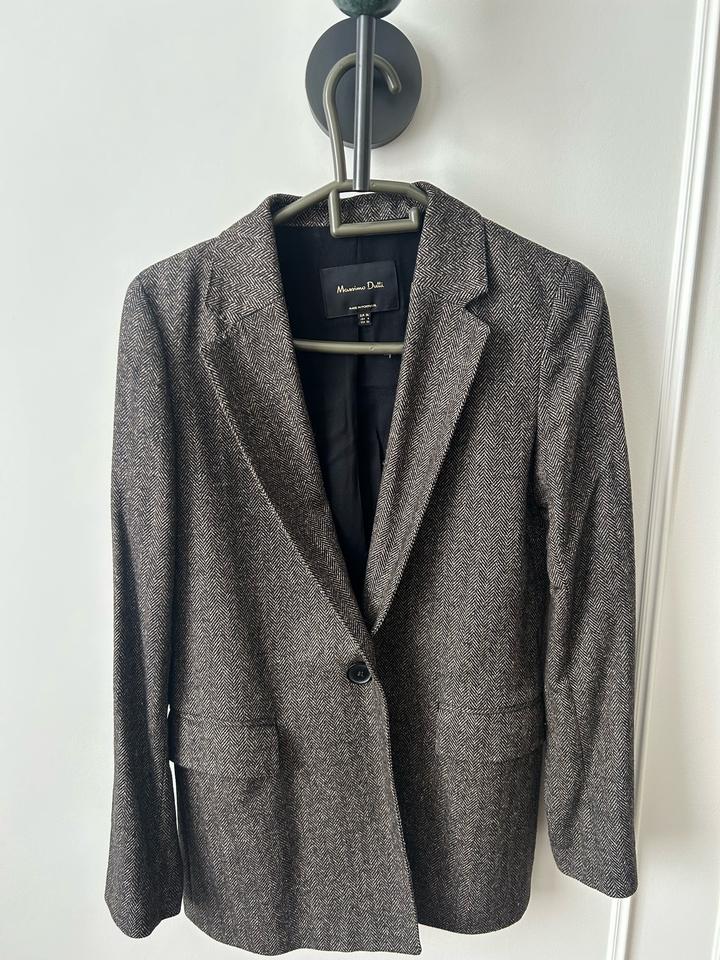 Продам костюм Massimo dutti