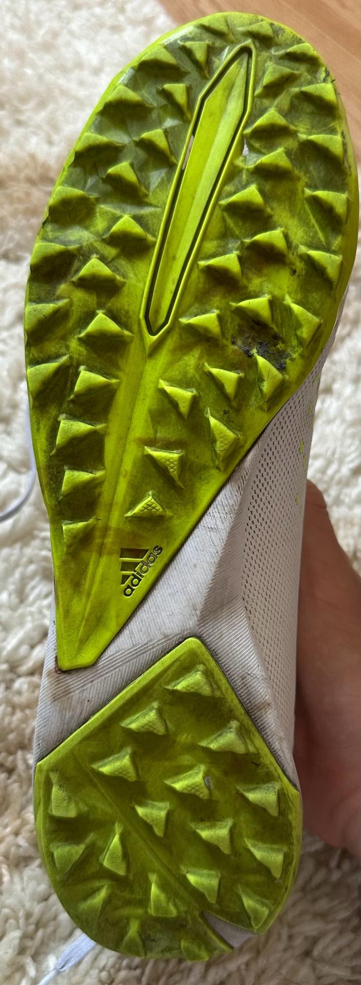 Бутсы, сороножки для футбола Adidas Predator Accuracy.3