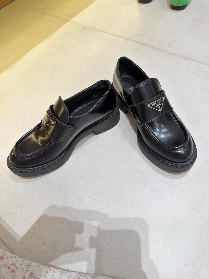 Лоферы Prada