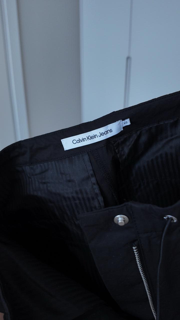 Черные штаны Calvin Klein