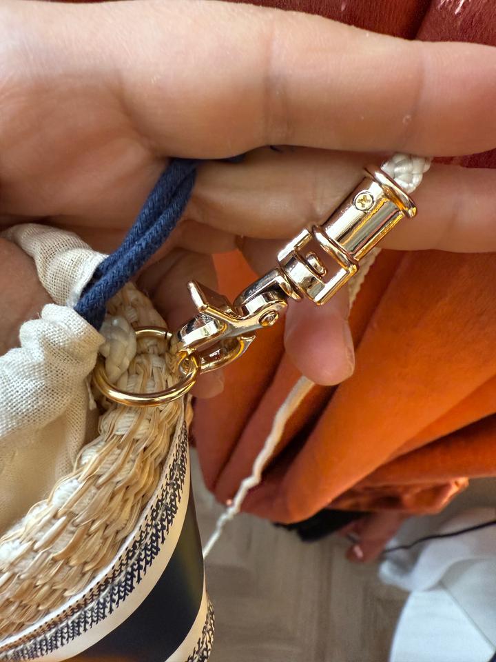 мини-сумка Christian Dior Straw Pouch, также известная как косметичка-мешок (bea