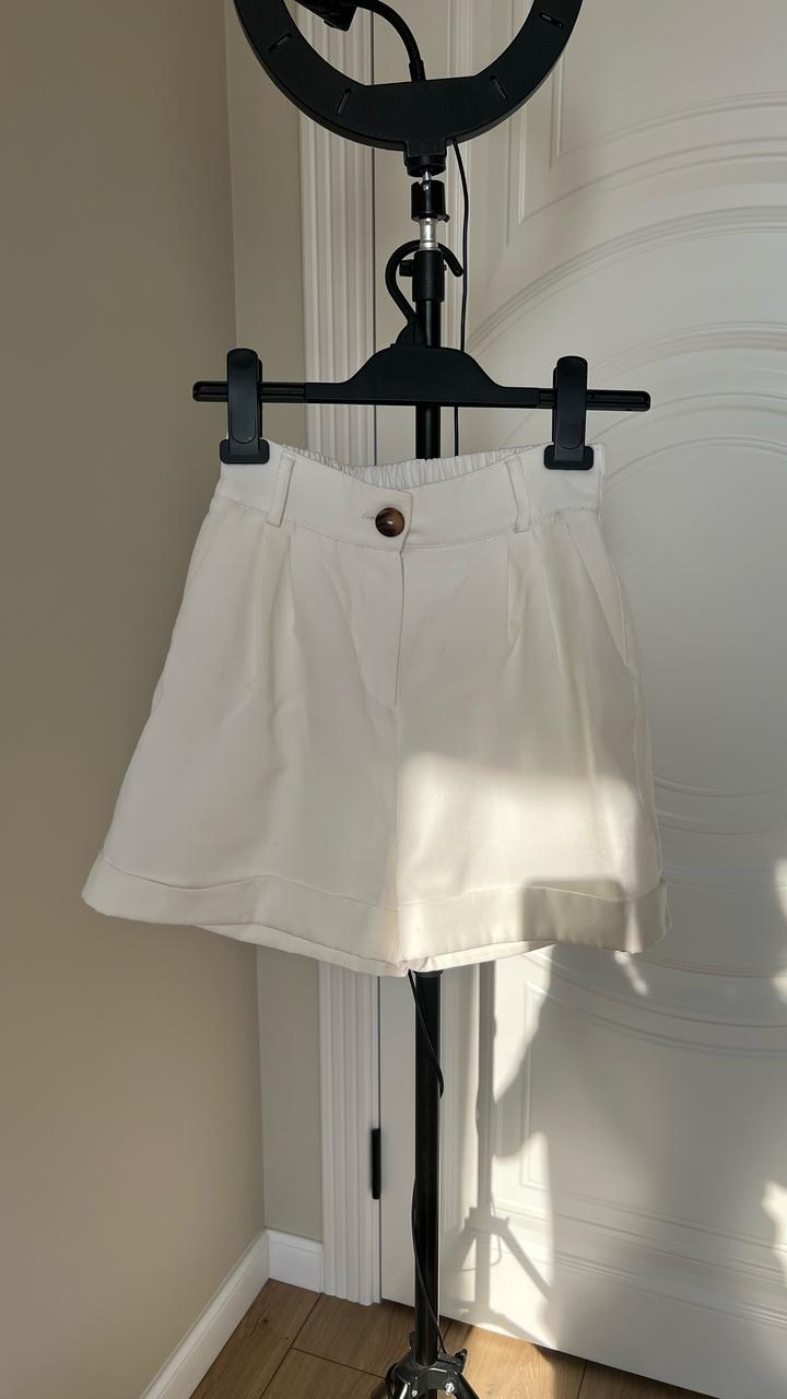 Шорты белые