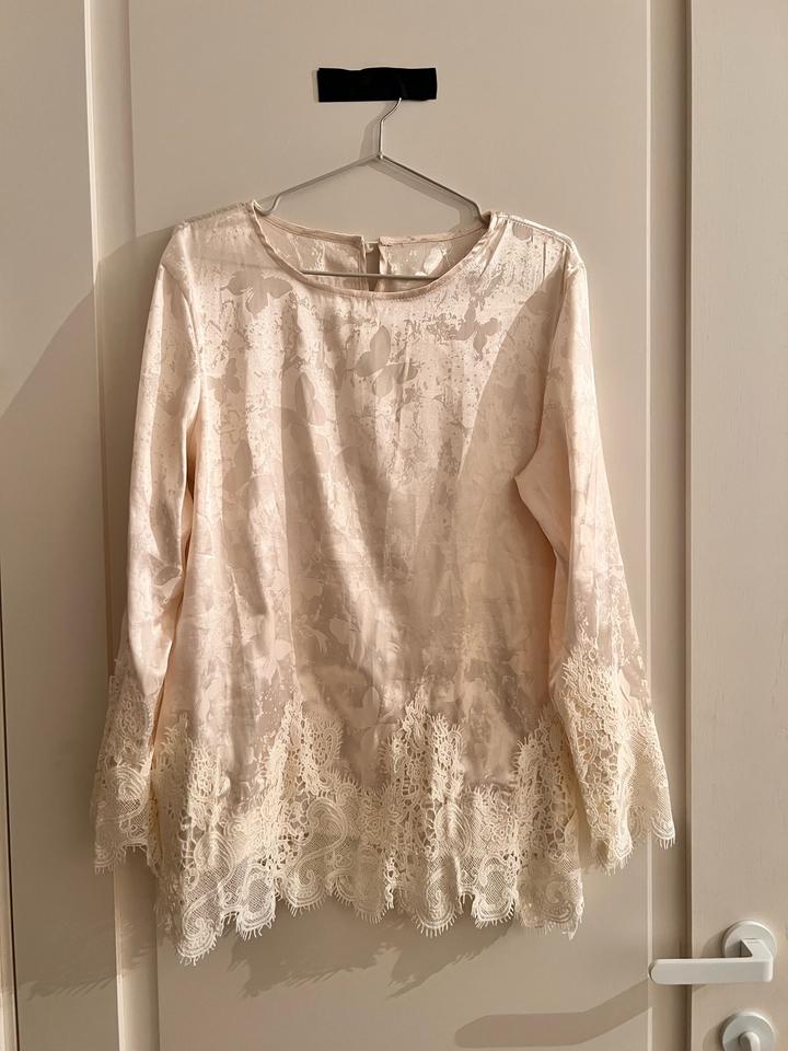 Белая кофточка